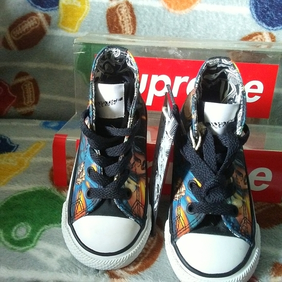 Converse "Justice League" Chuck Taylors - Picture 9 of 12
